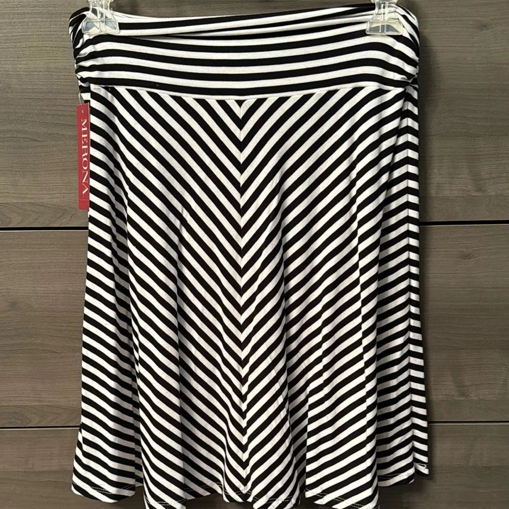 NWT Merona Black and White Striped Skirt - Picture 2 of 6